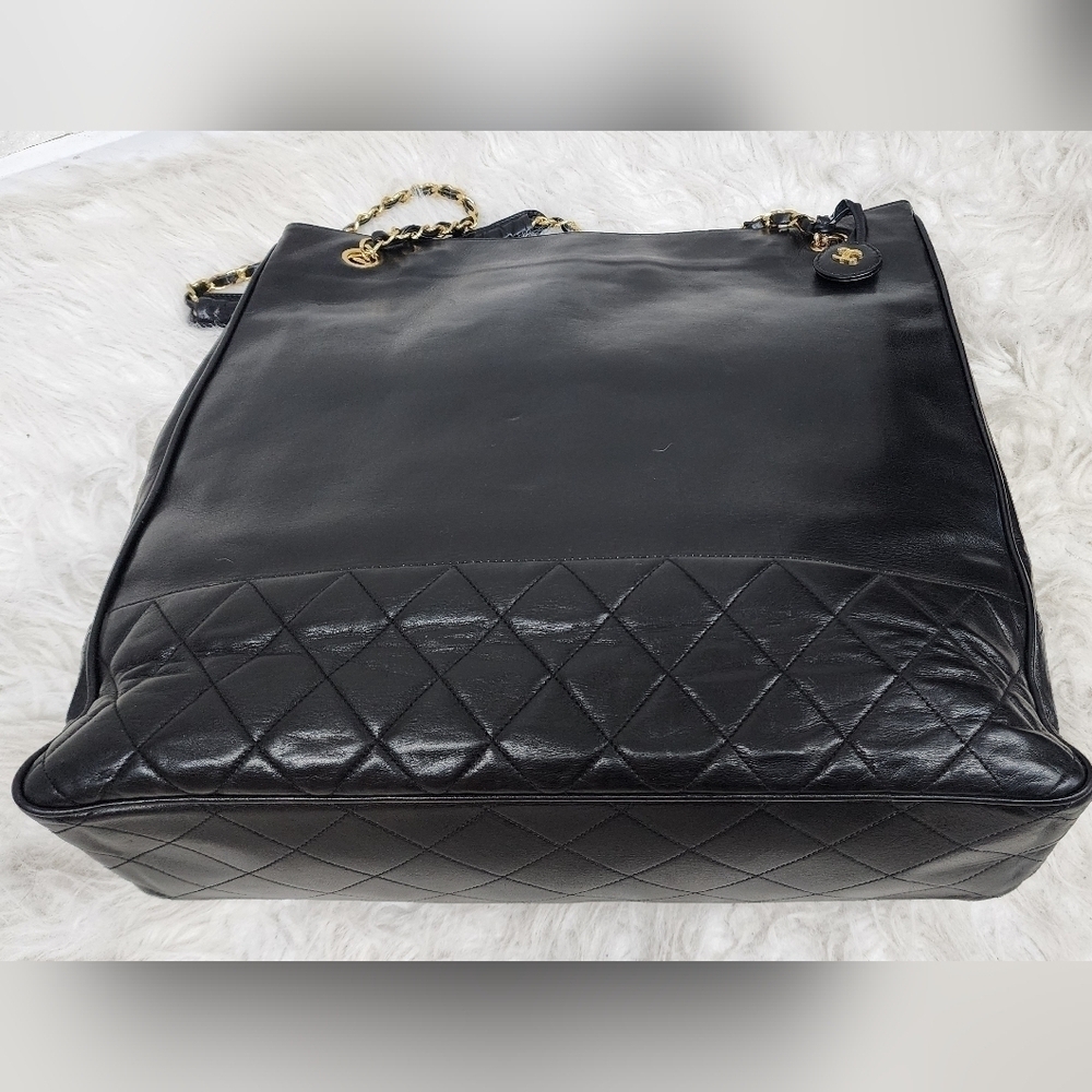 โจ Chanel Vintage Black Leather Tote โ Timeless Elegance โจ - Picture 5 of 12